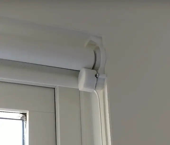 Motor on a roller blind — modelo 3D