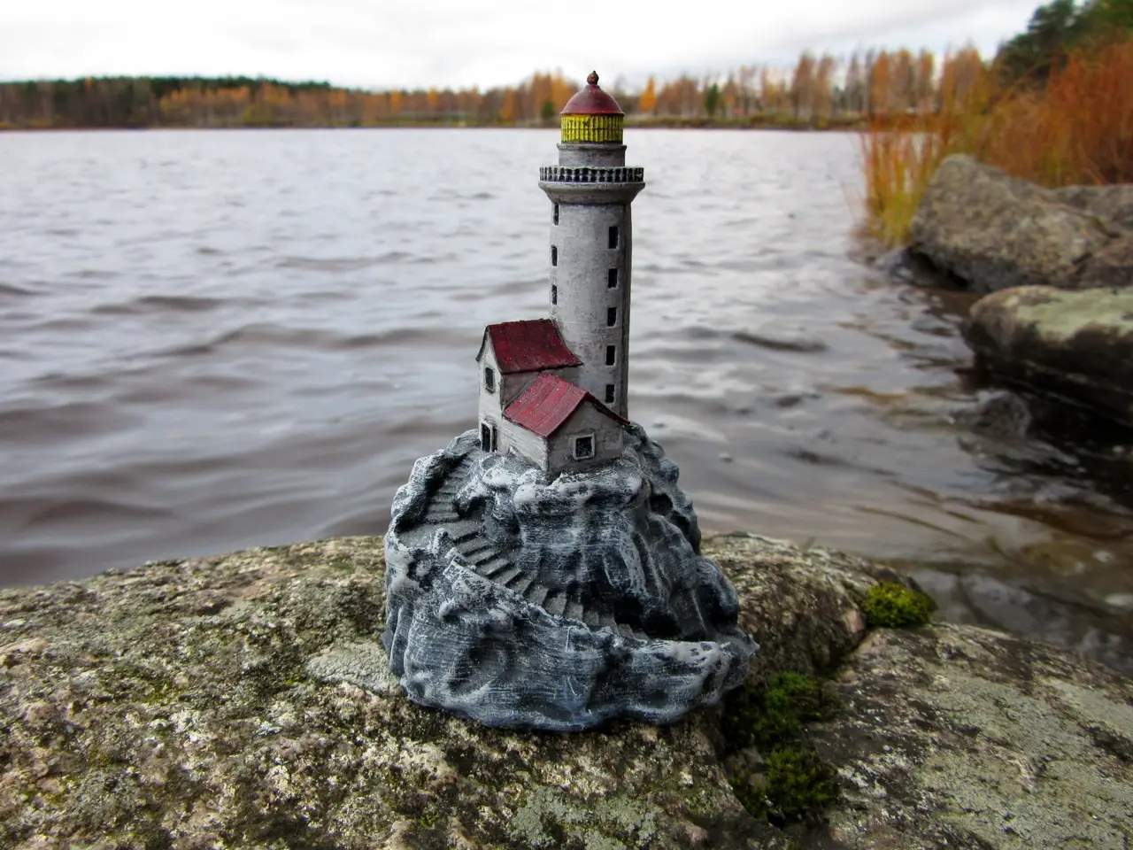 Lighthouse on a rock — modelo 3D
