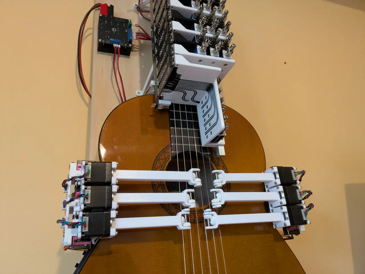 Guitarobot - Self-playing guitar — modelo 3D