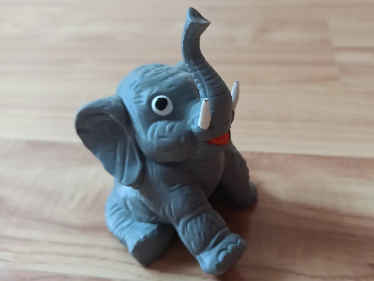 Figurine of a sitting baby elephant. — modelo 3D