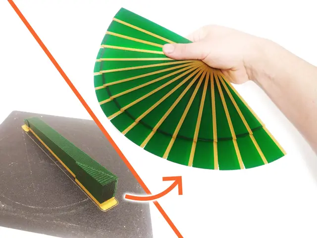 Collapsible Hand Fan (print in place) — modelo 3D