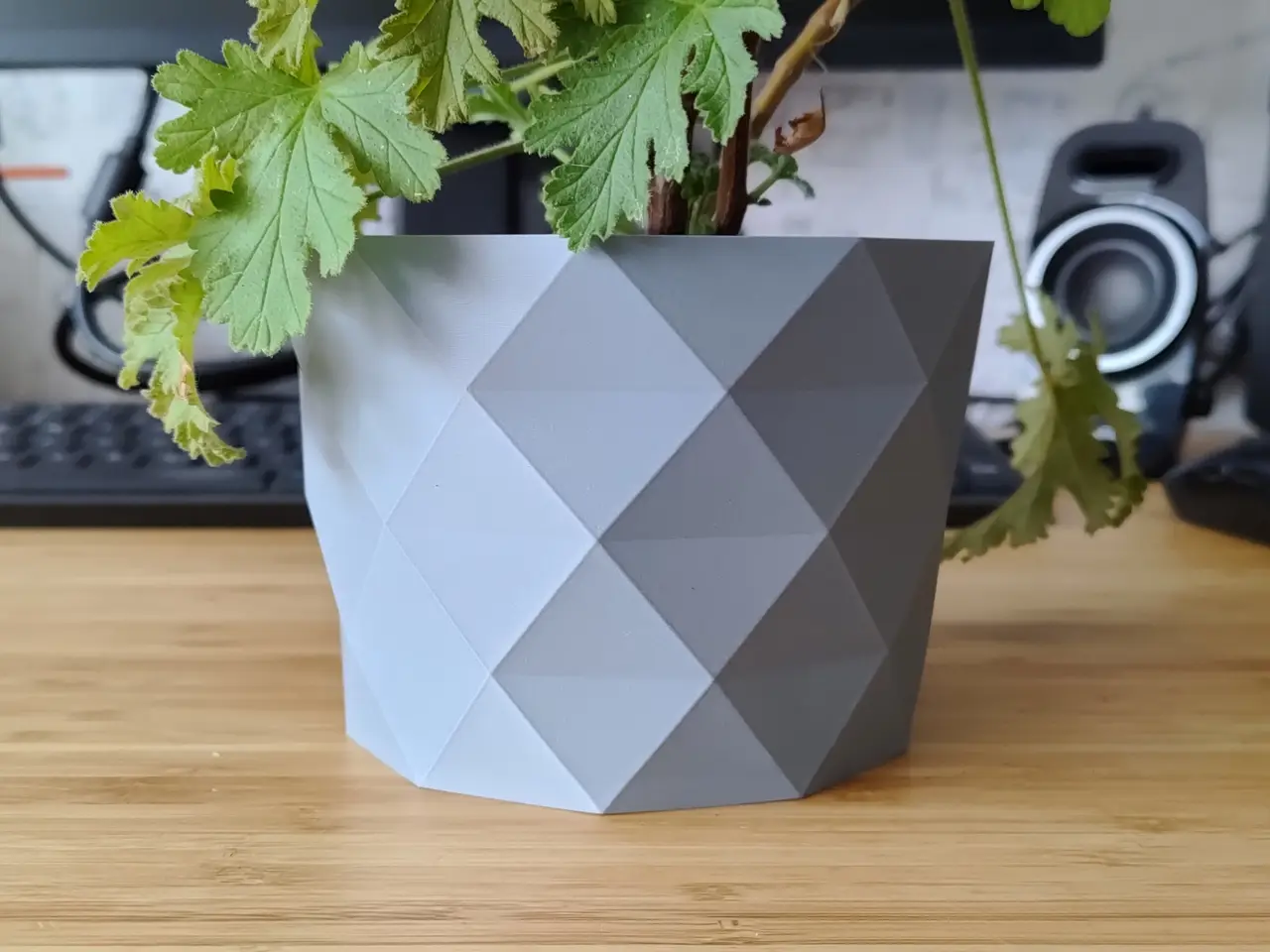 GeoStone Planter Pot — modelo 3D