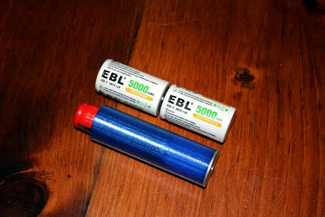 18650 Cell to 2x C-Cell Battery Adapter — modelo 3D
