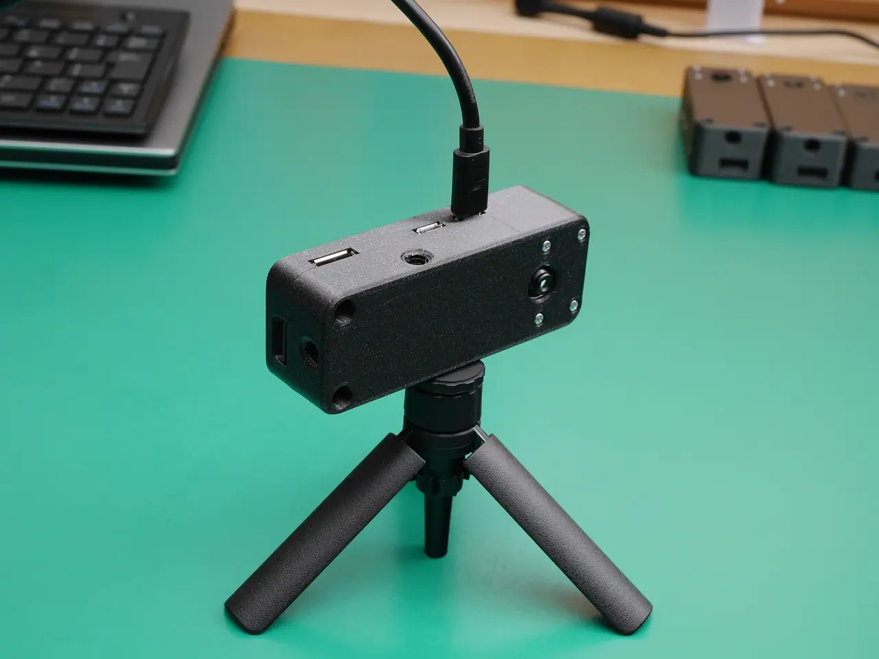 Ultra small Pi Zero Case with Pi Camera V3 Module for Tripod. — modelo 3D