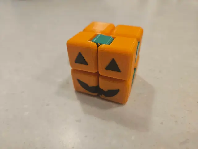 Jack-O-Lantern Fidget Cube — modelo 3D