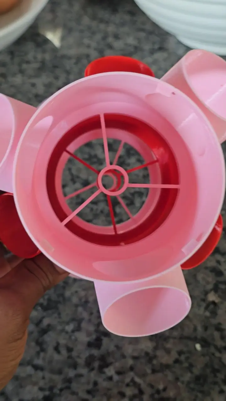 Table Top Hydroponics with a tube feeder — modelo 3D