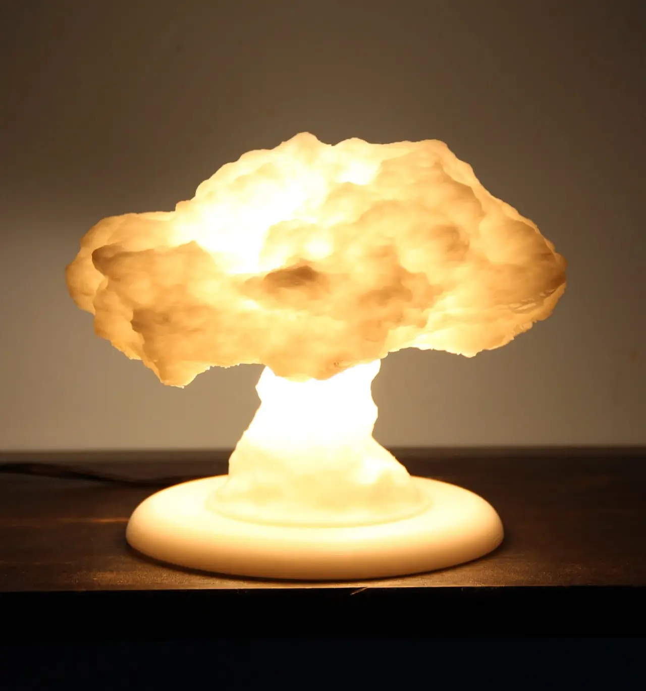 Nuke Lamp with stand (lamp base) — modelo 3D