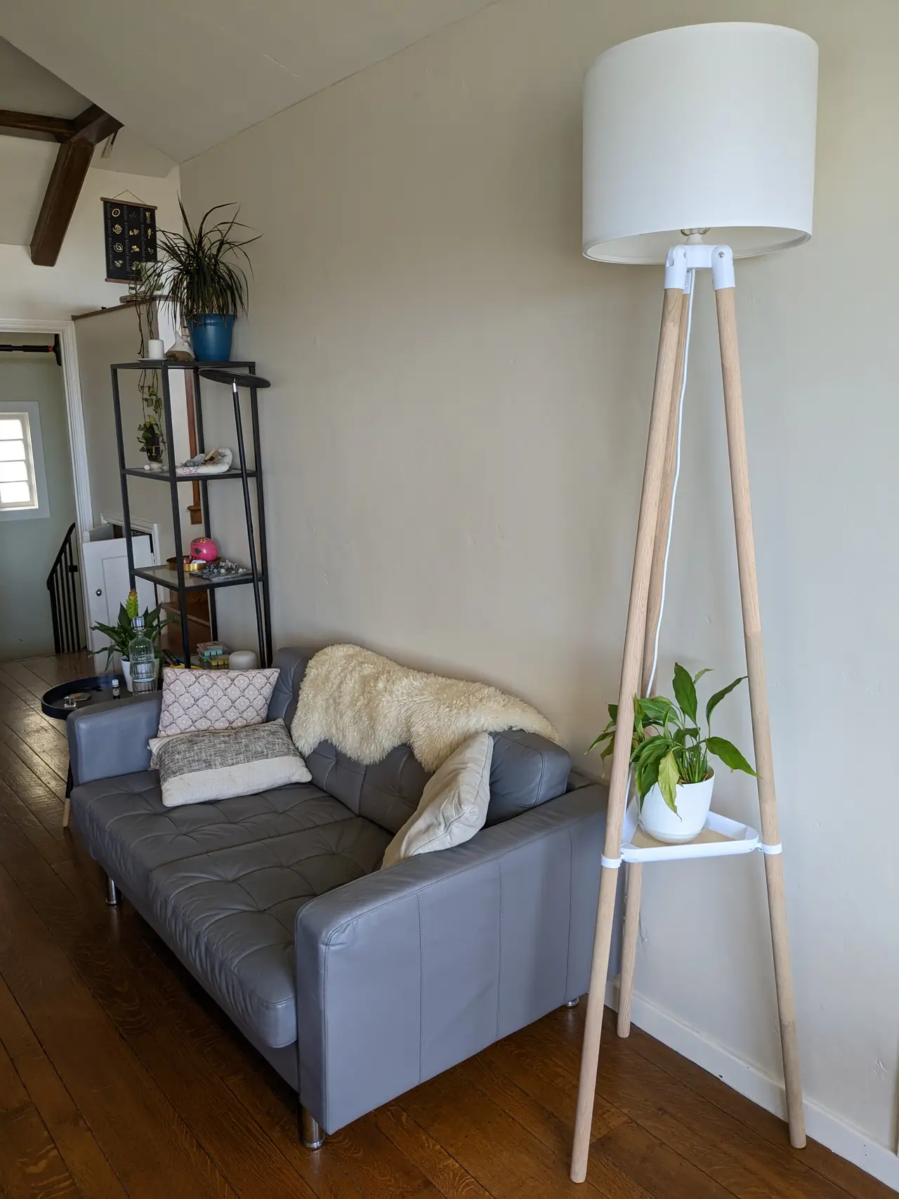 Floor lamp with shelf — modelo 3D
