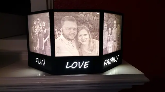 Lithophane Lamp Frame -- 3-panel with nameplates — modelo 3D