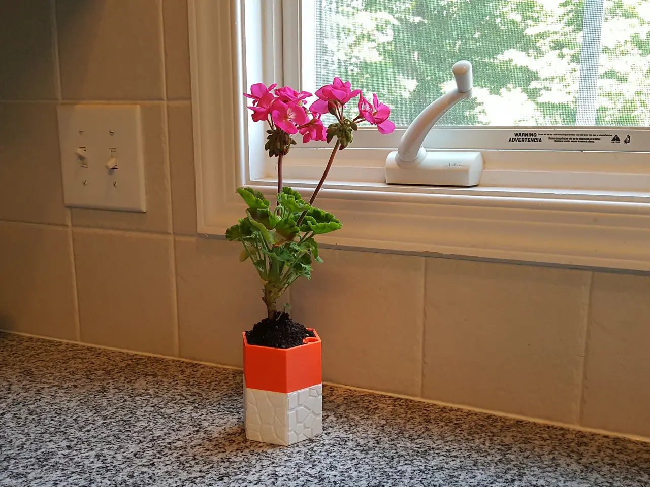 Self-watering Planter 3 — modelo 3D