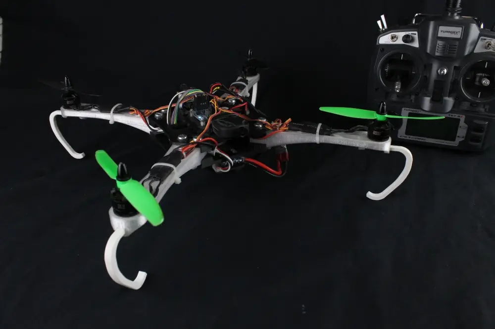 Drone quadcopter FPV indestructible — modelo 3D