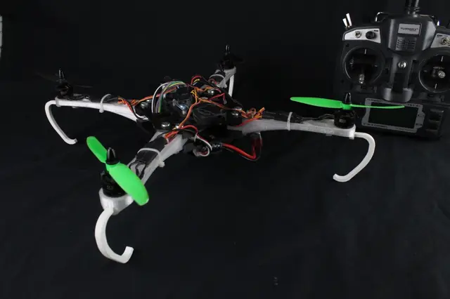 Drone quadcopter FPV indestructible — modelo 3D