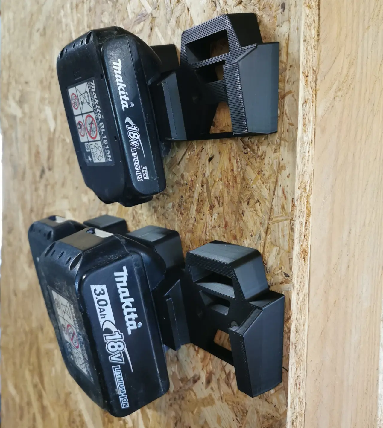 Makita 18V Akkuhalterung angewinkelt / Makita 18V battery holder angled — modelo 3D