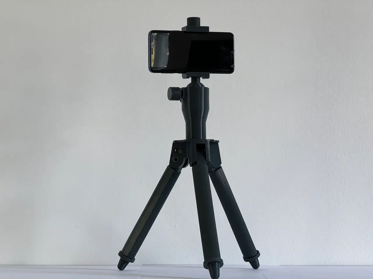 Tripod for Phones (100% 3D-printable) — modelo 3D
