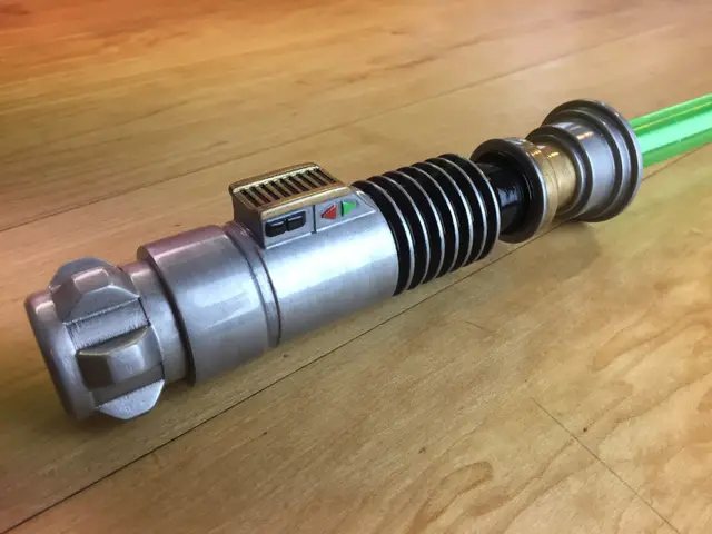 Collapsing Lightsaber (Removable Blade) — modelo 3D