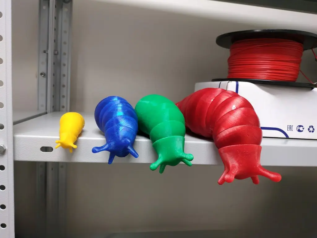 Huge (Curled up) Friendly Articulated Slug — modelo 3D
