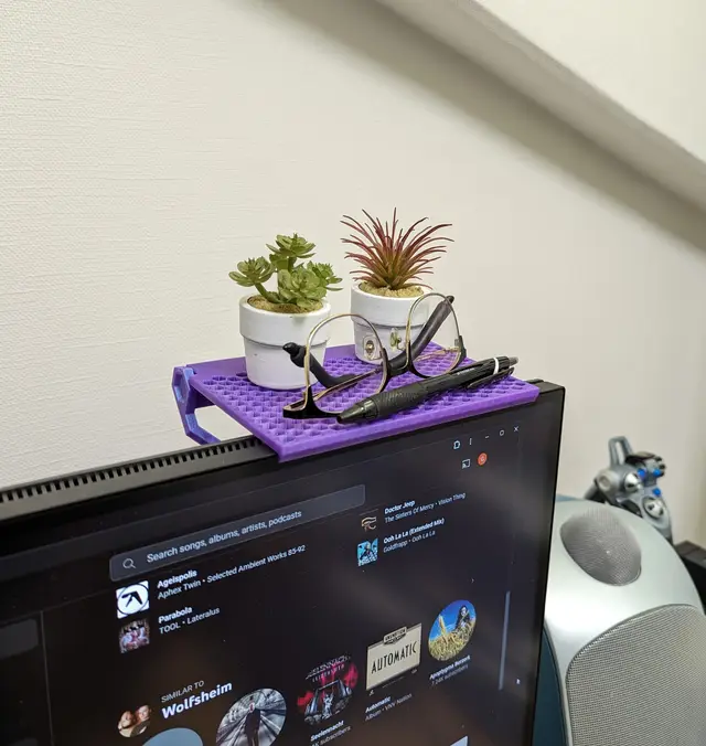 Adjustable Monitor shelf - Fits any display: curved back, thin bezel, laptop, or TV. — modelo 3D