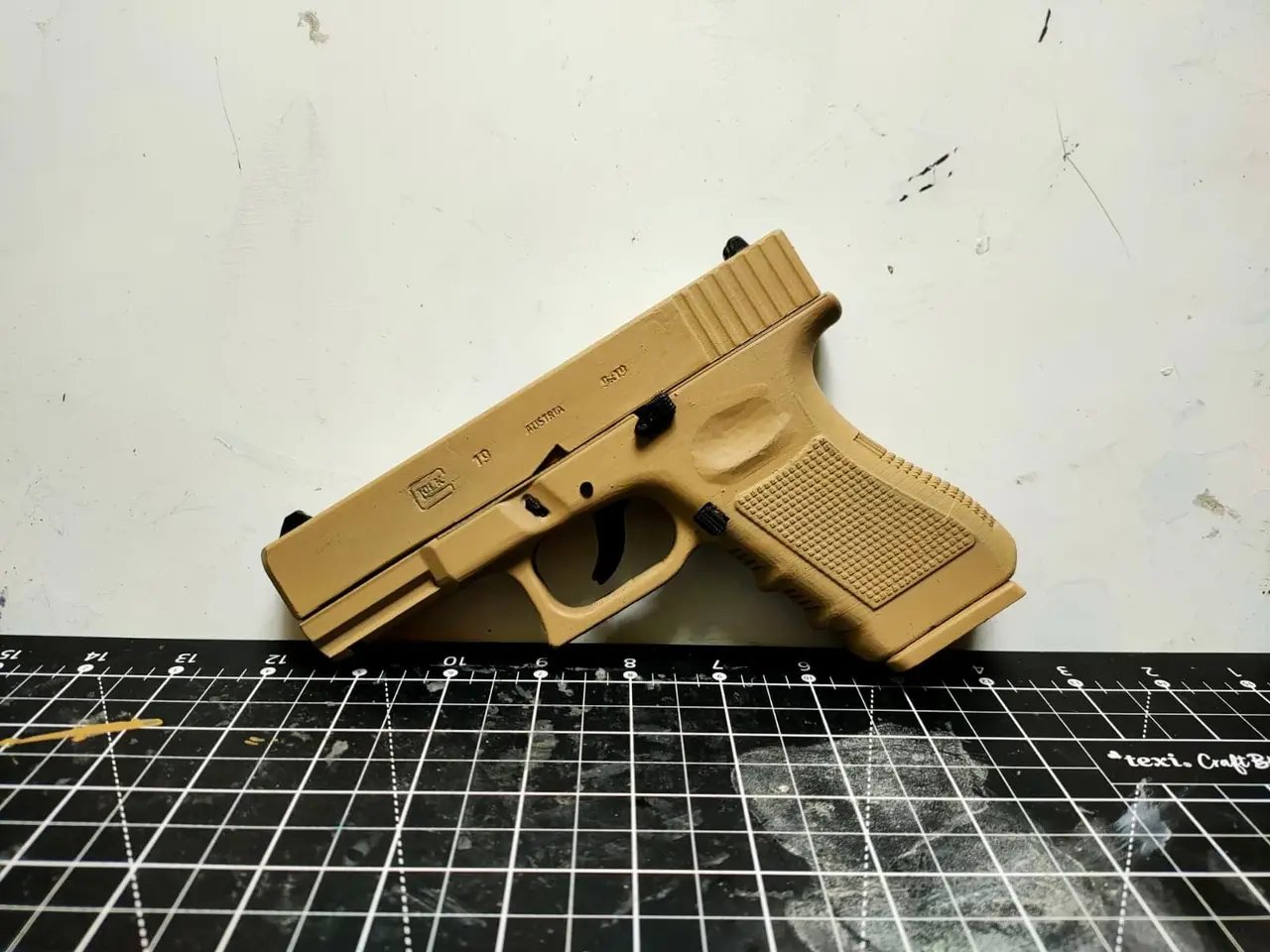 Glolk 19 and 19x | Moving gun toy prop / training gun — modelo 3D