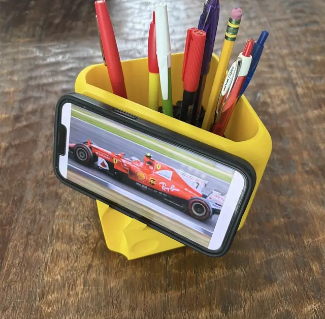 Cube Dice Phone Display & Charging Stand - 126mm x 126mm x 123mm — modelo 3D