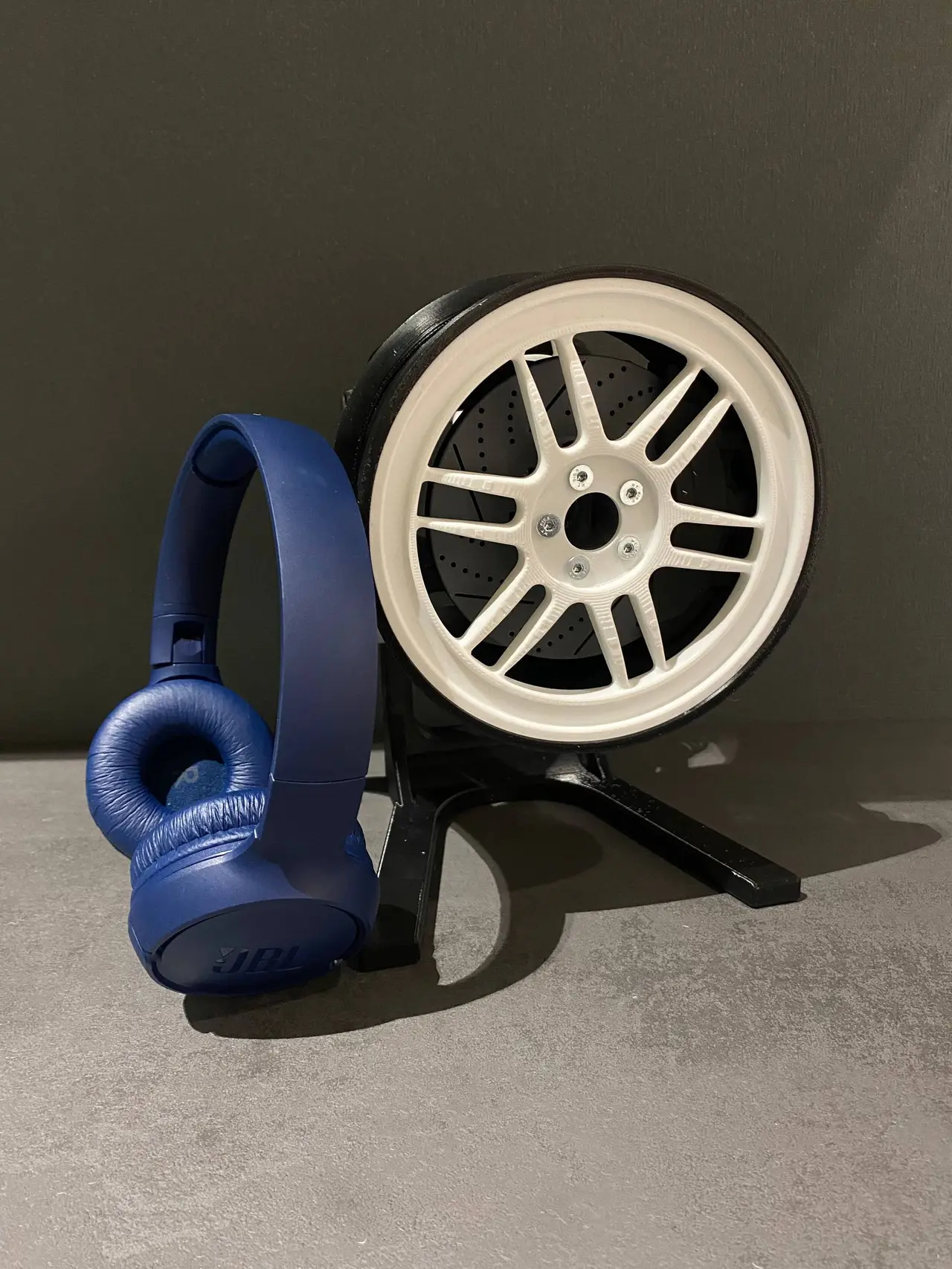 Wheel headphone stand — modelo 3D