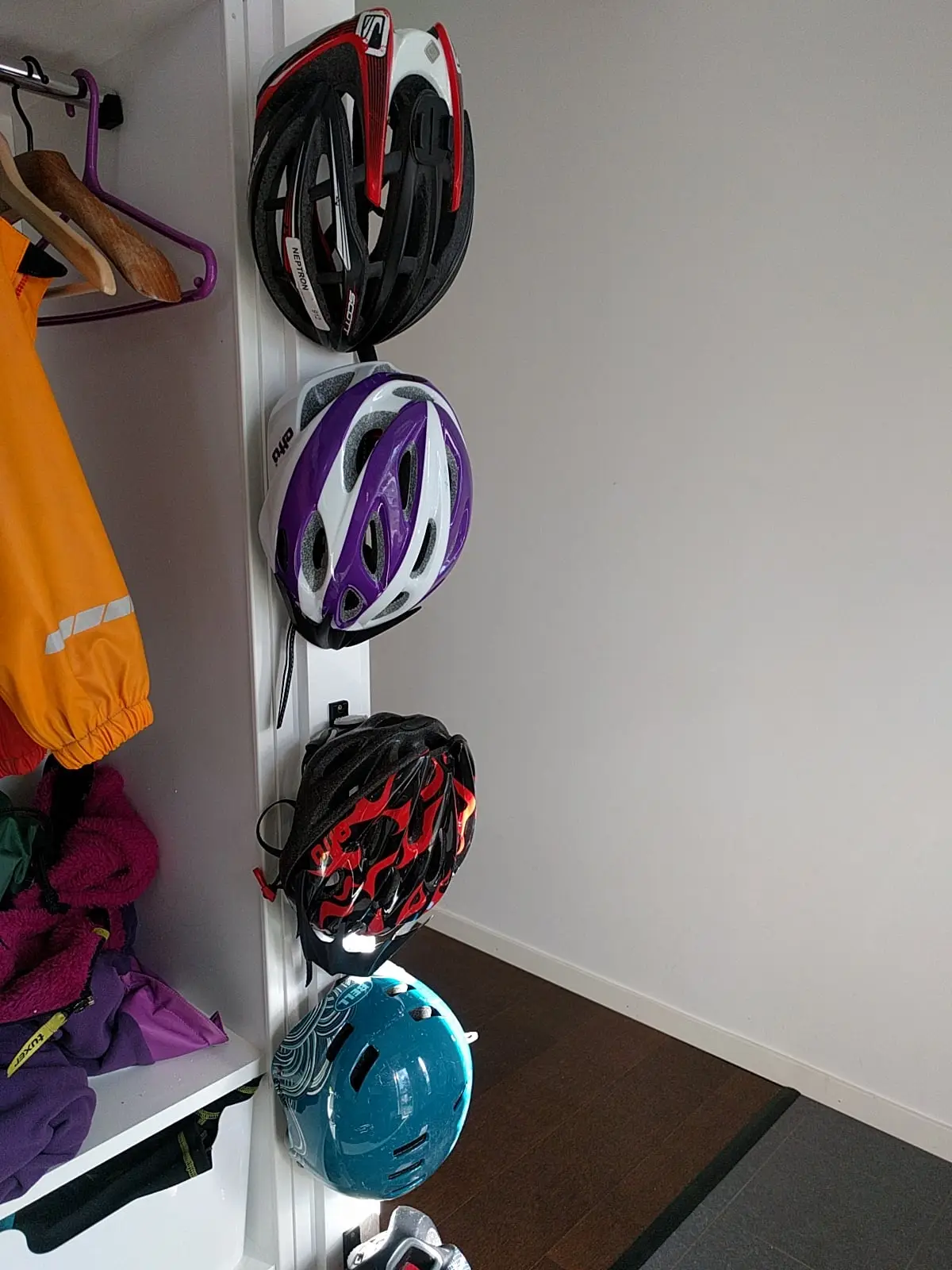 MTB Bicycle Motorcycle helmet hanger hook to keep track of all your bicycle (MTB) helmets — modelo 3D