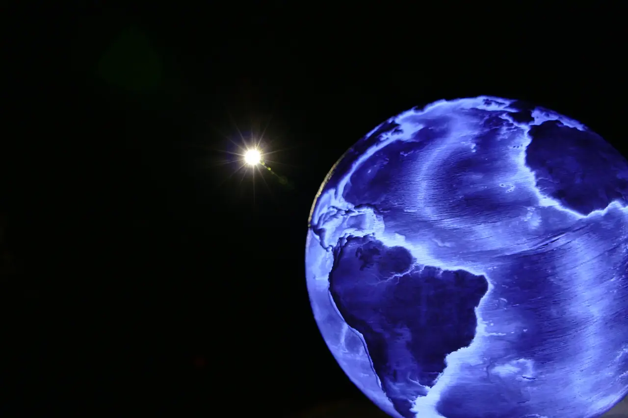 The Earth Lithophane - Based on the Real Heights - 150mm Diameter — modelo 3D