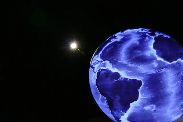 The Earth Lithophane - Based on the Real Heights - 150mm Diameter — modelo 3D