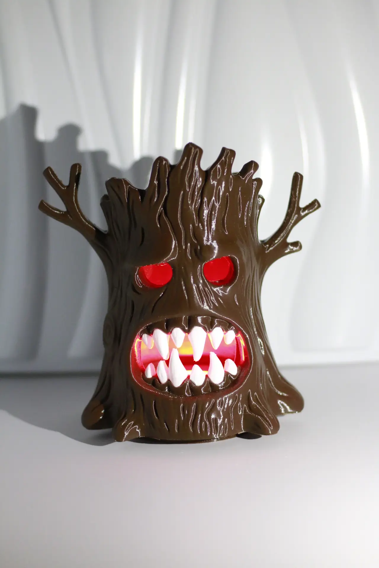 Spooky Monster Tree Lamp — modelo 3D