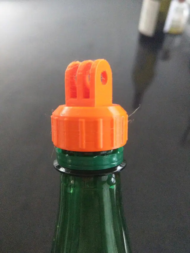 Bottle Screw Cap with GoPro Mount — modelo 3D