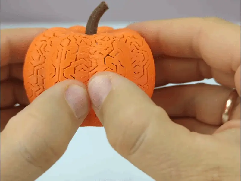 Crackable Pumpkin — Hollow Mystery Gift & Fidget — modelo 3D