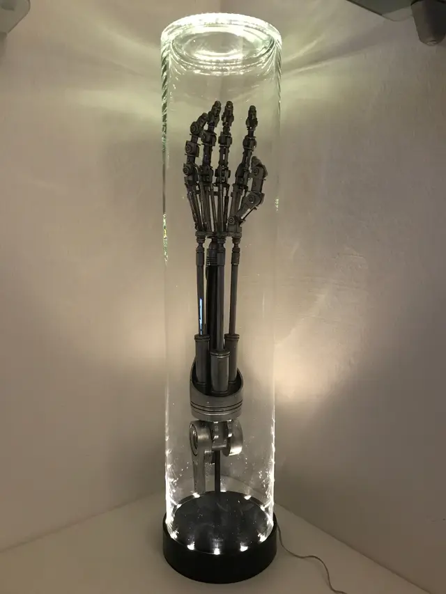 DIY Life-Size Terminator Arm Lamp — modelo 3D
