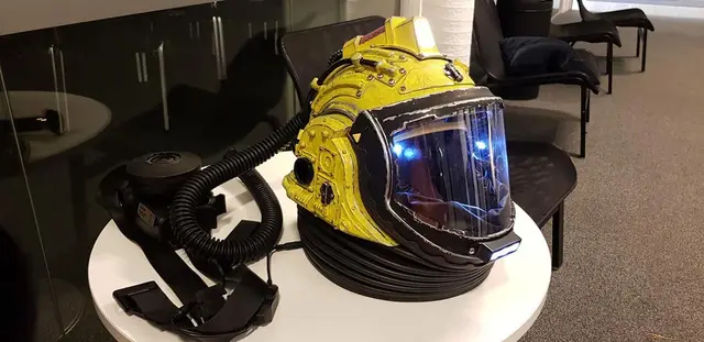 Doctor Who Orange Space suit helmet build — modelo 3D