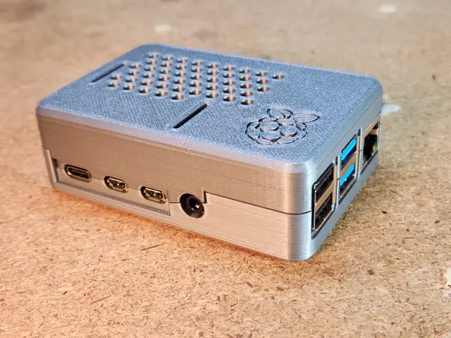 Full-featured Raspberry Pi 4 Model B case — modelo 3D