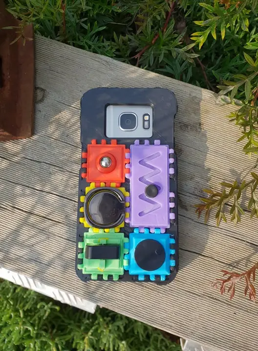 Polypanel customizable phone case — modelo 3D