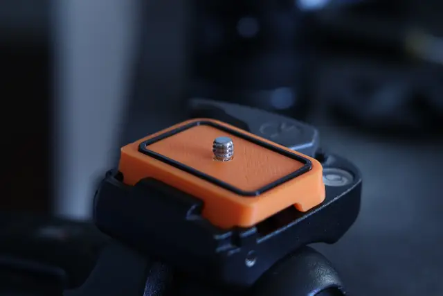 200PL plate for tripods with TPU grip — modelo 3D