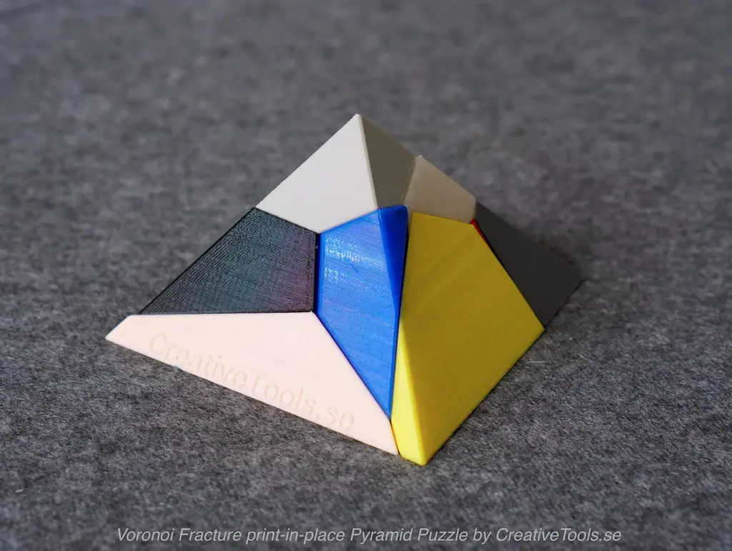 Voronoi Fracture Print-in-Place Pyramid Puzzle — modelo 3D