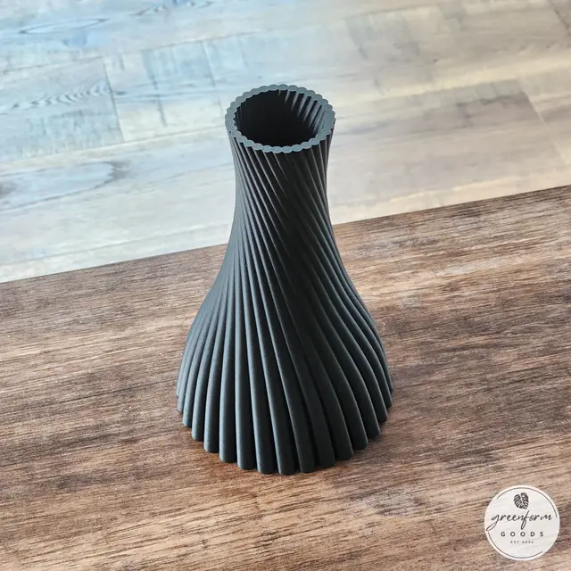 Spiral Fluted Vase - Twisting Decorative Flower Pot — modelo 3D