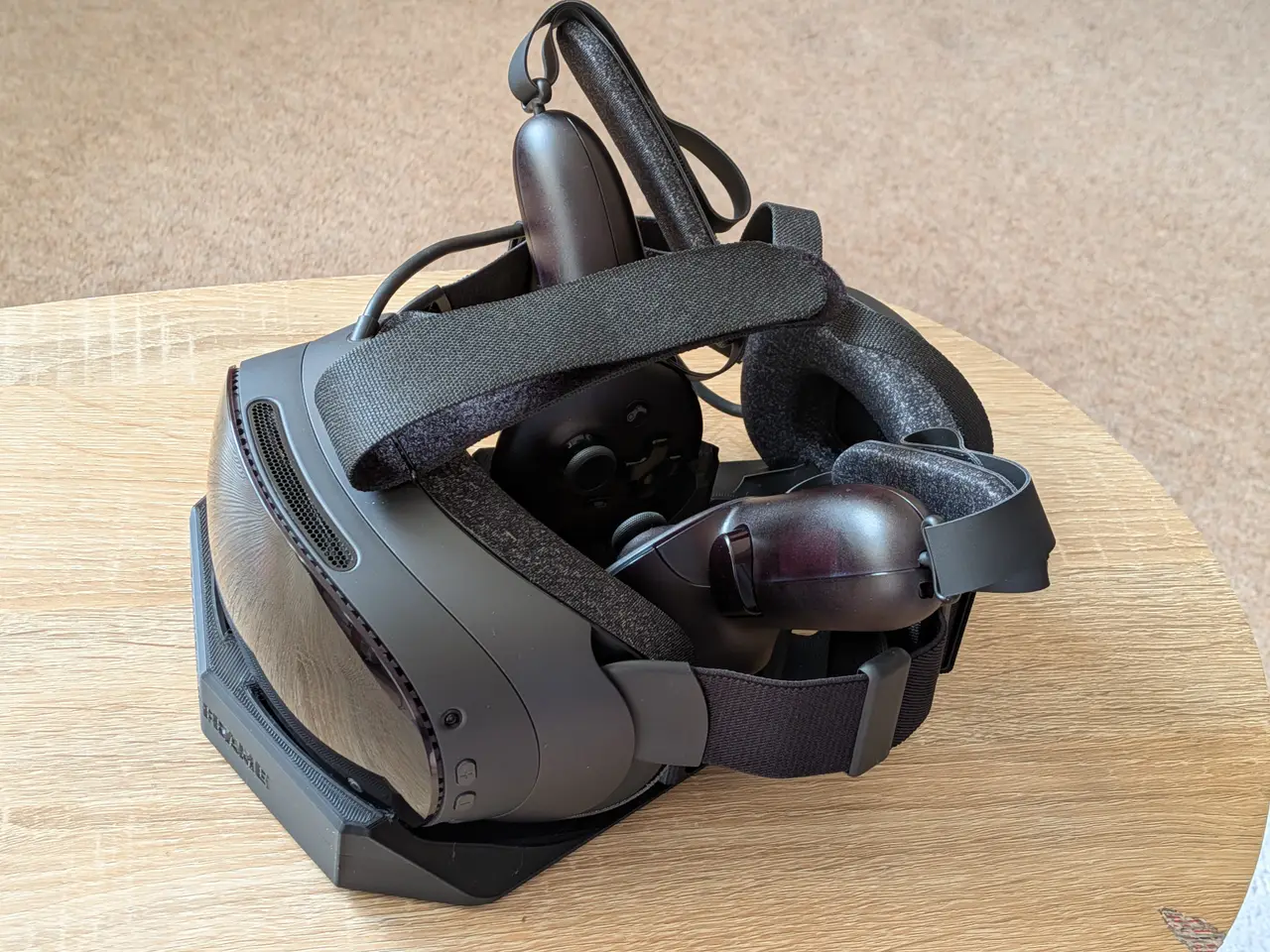 Steam Frame Stand - Headset + Controller Holder (Ergonomic Kit Compatible) — modelo 3D