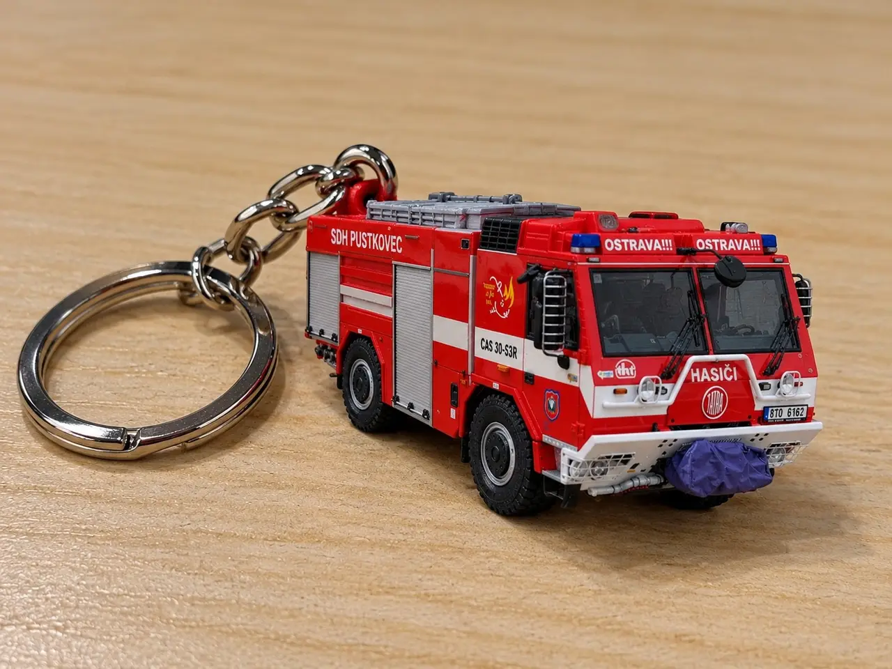 Klíčenka/přivěšek TATRA CAS 30 4x4 hasiči — modelo 3D