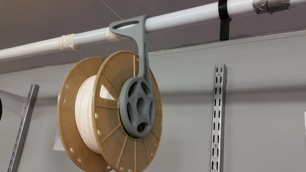 Overhead Spool Holder For Closet Rod — modelo 3D
