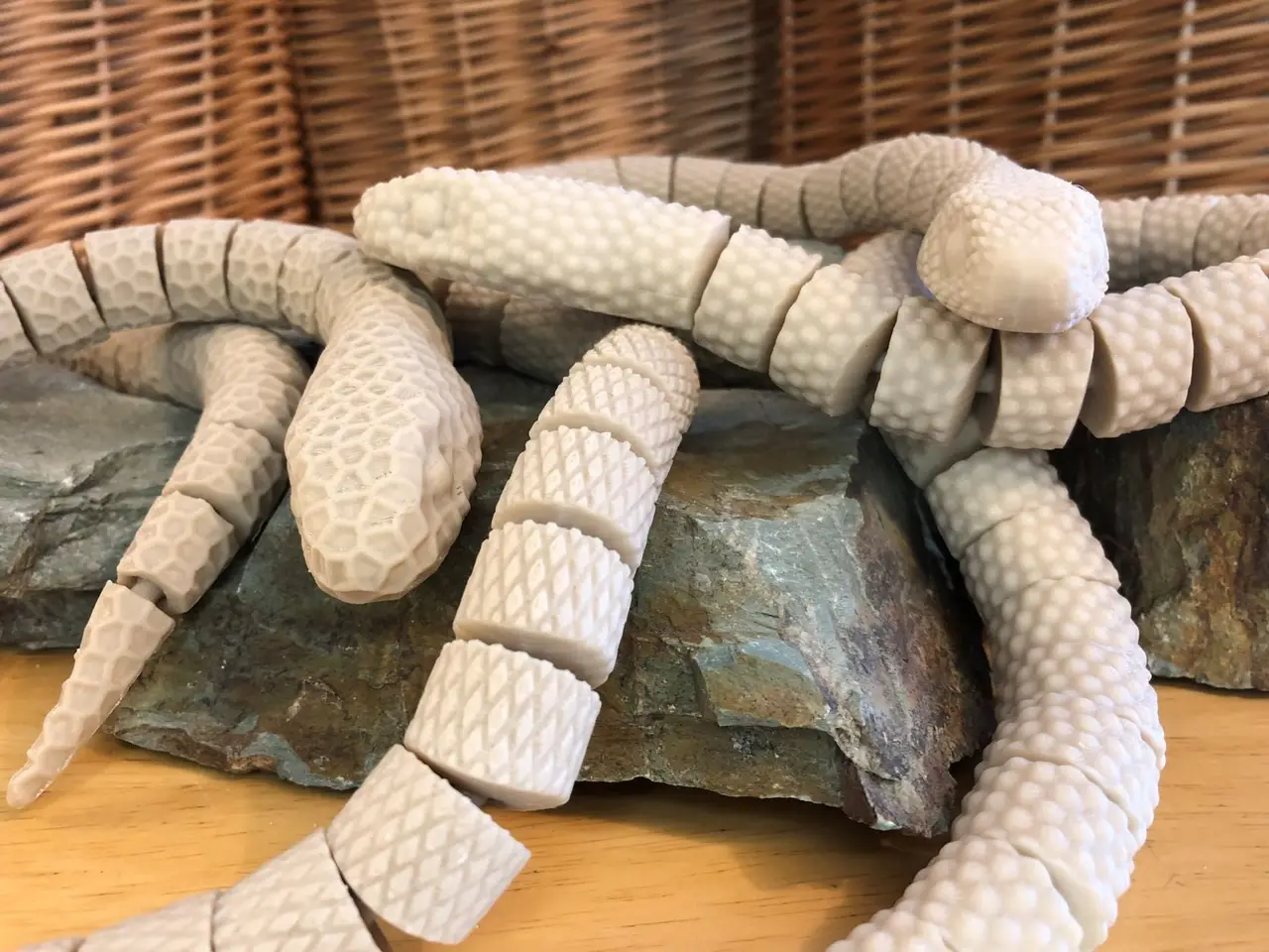 Three Textured Articulating snakes — modelo 3D