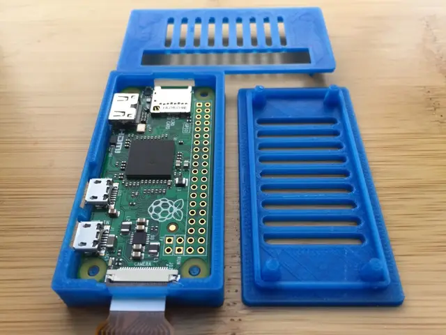 Raspberry Pi Zero & Zero 2 Case - Snapfit, Screwless, inc. camera slot — modelo 3D