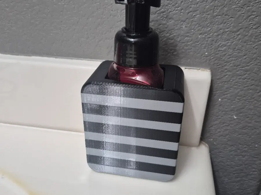 Black and Grey Striped BBW Soap Holder — modelo 3D