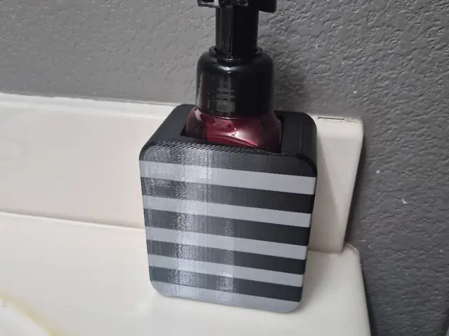Black and Grey Striped BBW Soap Holder — modelo 3D