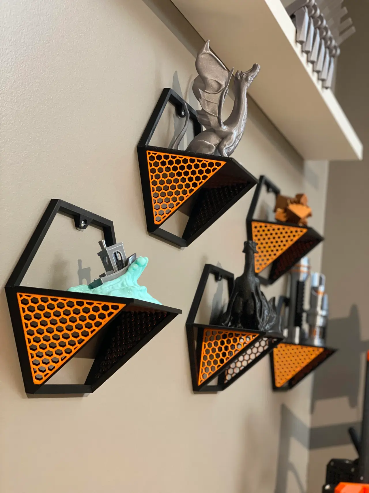 Honeycomb Display Shelf (No Supports Required) — modelo 3D