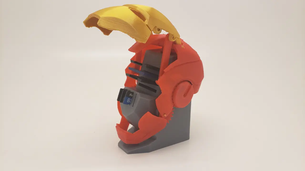 (Updated) Mechanical Iron man SD Card Holder — modelo 3D
