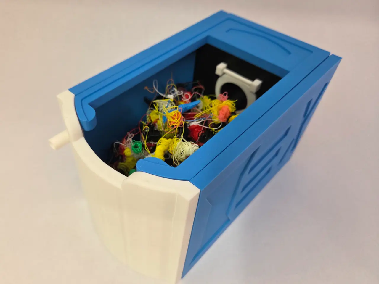 A1 MINI PORT A POTTY POOP CATCHER (TIPPED OVER) — modelo 3D