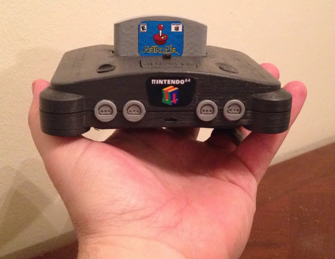 π64 (mini N64 case for RPi3 & 4) — modelo 3D