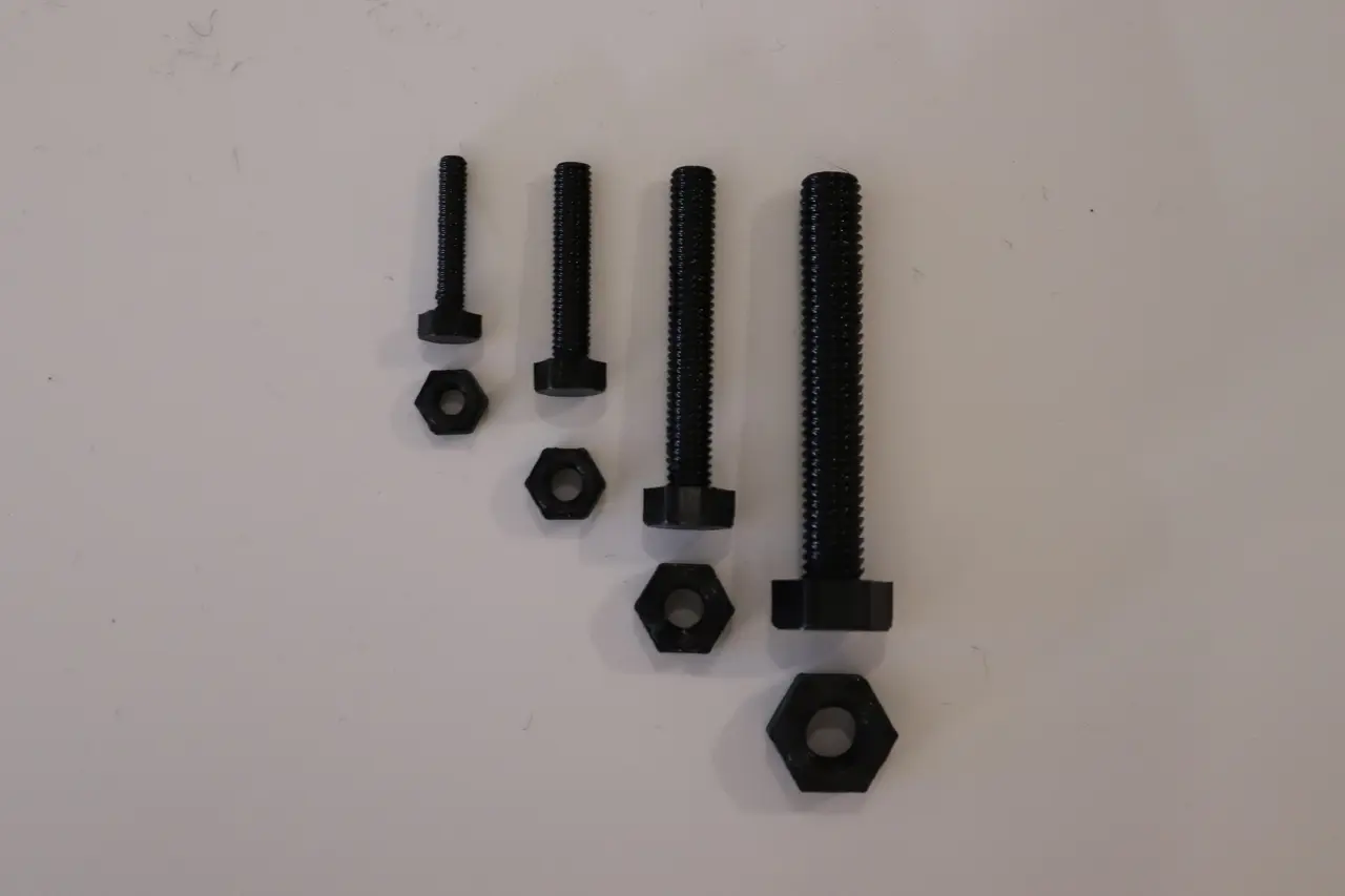 M8 M6 M5 M4 Bolts and nuts — modelo 3D