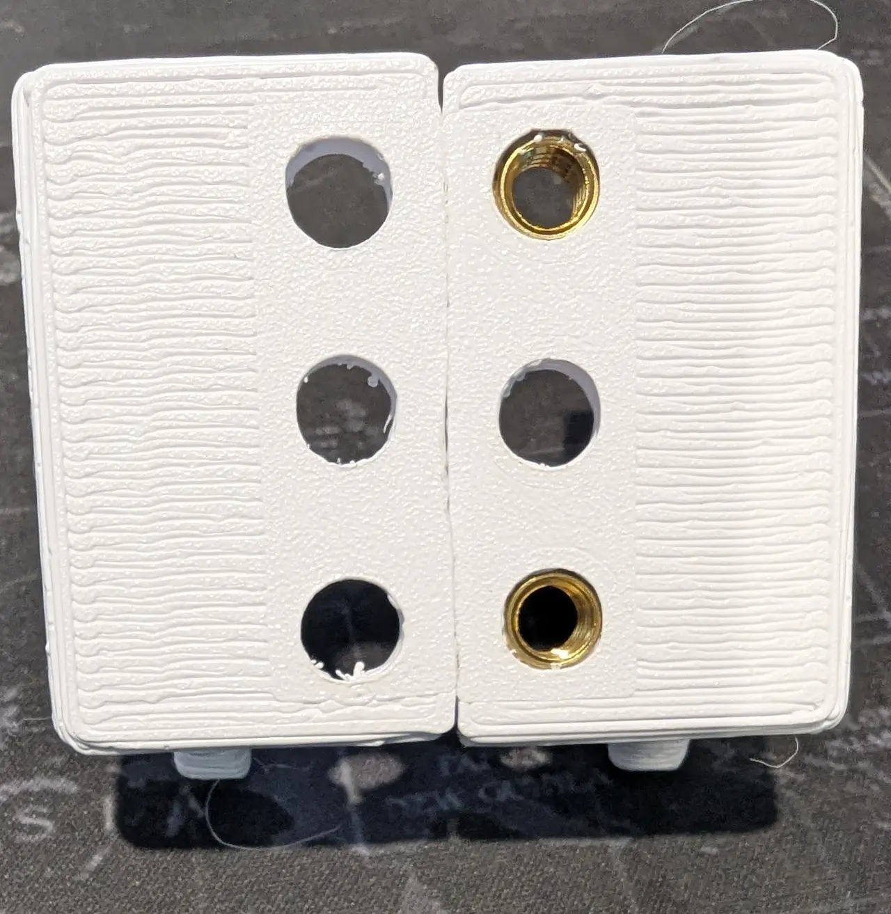 Labrax Frame Corners W/ Brass Inserts — modelo 3D
